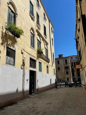 San Marco Apartment With Canal View Venecia Exterior foto